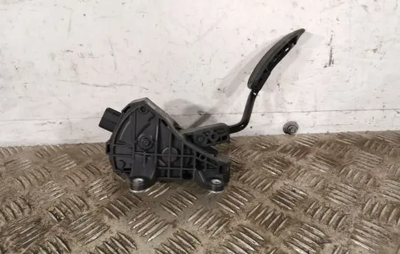 Toyota C-HR I Accelerator throttle pedal 78110F4040