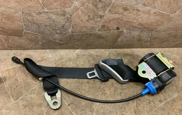 BMW 3 E92 E93 Front seatbelt 