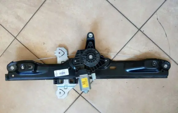 Renault Kadjar Front door window regulator with motor 807215503R