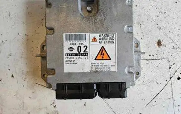 Nissan X-Trail T30 Engine control unit/module 23710EQ44A 5800295 2758002456