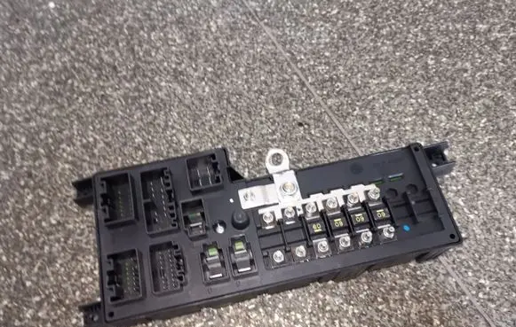 Volvo XC70 Fuse module 518322110