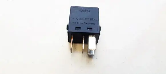 Mercedes-Benz S W220 Other relay V23074