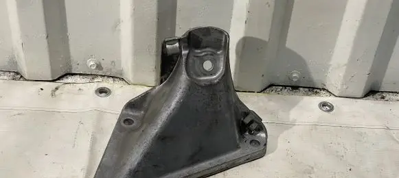 BMW 5 E60 E61 Engine mounting bracket 676114901