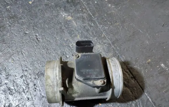 Audi A6 S6 C5 4B Mass air flow meter 059906461D