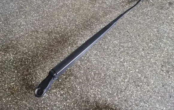 Buick Encore I Front wiper blade arm