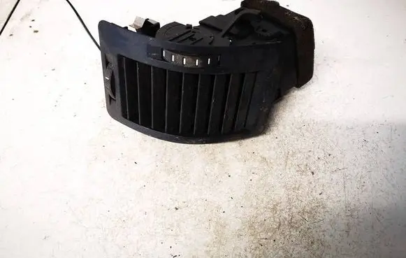 Skoda Octavia Mk2 (1Z) Dash center air vent grill 1z0819702