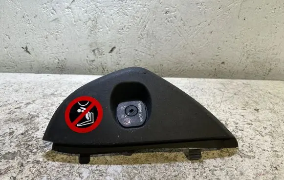 Passenger airbag on/off switch