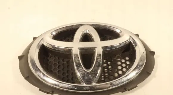 Toyota Aygo AB40 Manufacturer badge logo/emblem 753120H020