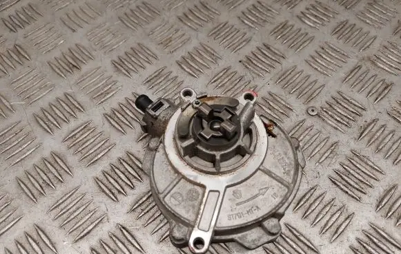Audi Q7 4M Vacuum pump 06E145100Q