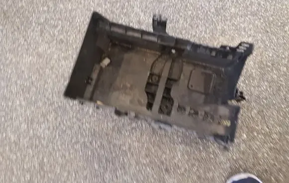 Opel Astra J Battery box tray 13308434