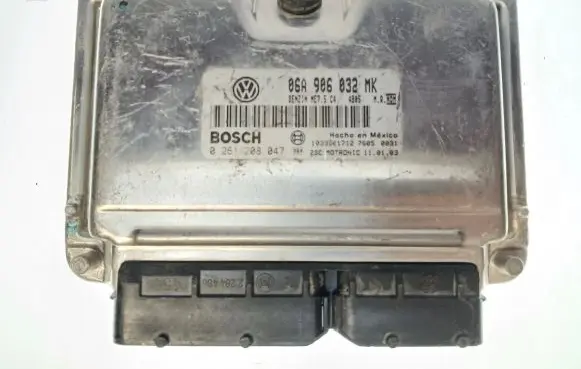Volkswagen New Beetle Engine control unit/module 06A906032MK 1039S01712 0261208047