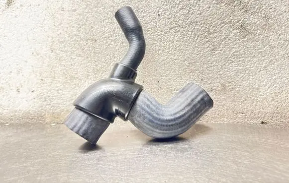 Opel Vectra B Coolant pipe/hose Y11616 1337521