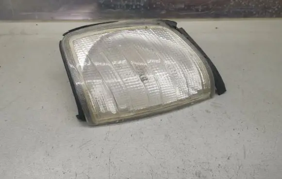 Mercedes-Benz E W124 Front indicator light