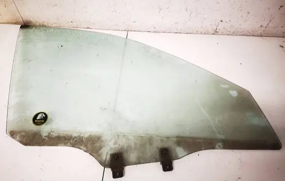 Nissan Sunny Front door window glass four-door 