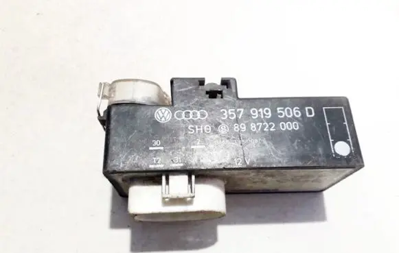 Volkswagen Golf III Coolant fan relay 357919506d 898722000