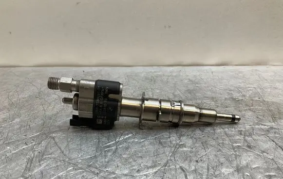 BMW 5 E60 E61 Fuel injector 7585261 10181010 PA66GF3596