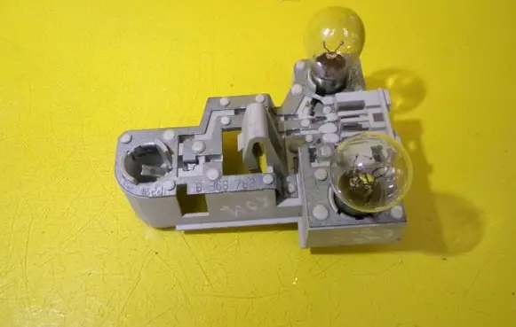 BMW 3 E46 Tail light bulb cover holder 8368762