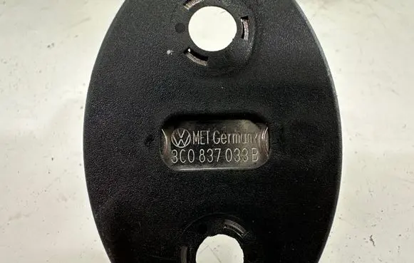 Volkswagen Touareg II Front door lock loop/hook striker 3C0837033B