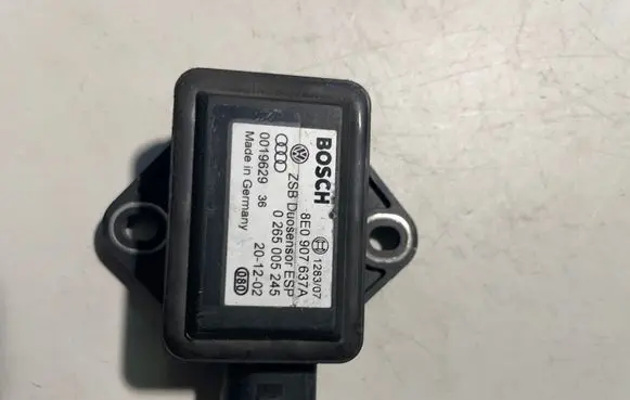 Audi A4 S4 B6 8E 8H ESP acceleration yaw rate sensor 8E0907637A