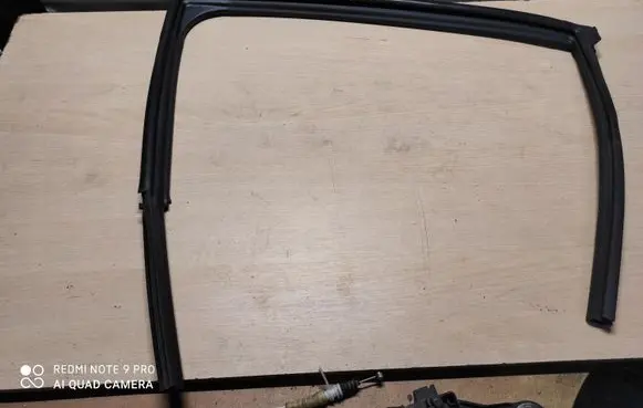 Mazda 2 Rubber seal rear door window/glass Z3AGTM8 L92