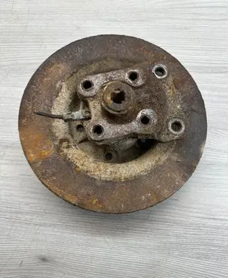 Rear wheel hub