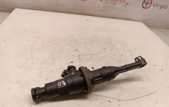 Renault Master III Clutch master cylinder 8200459155
