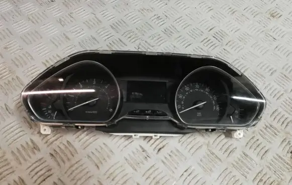 Peugeot 208 Speedometer (instrument cluster) 9825986880 E137HWL2 E137MWLL1410