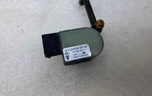 Volkswagen Touareg I Rear air suspension level height sensor 7L0616571D 15160100702