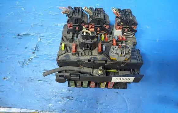 Citroen C4 I Picasso Fuse module 9664055680