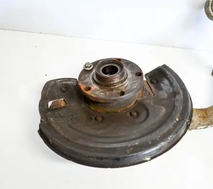 Volkswagen PASSAT B5 Front wheel hub