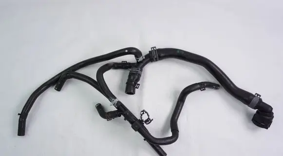 Volkswagen Golf VII Engine coolant pipe/hose 04E122447K