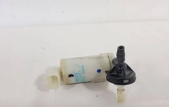 Nissan Leaf I (ZE0) Windscreen/windshield washer pump 2224650A MC2M2 DEC028C2