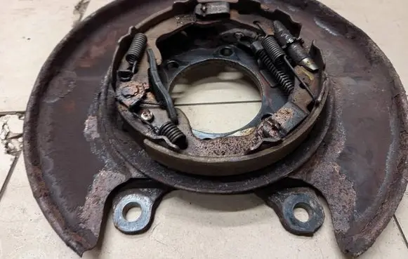 Nissan Qashqai Rear brake disc plate dust cover 