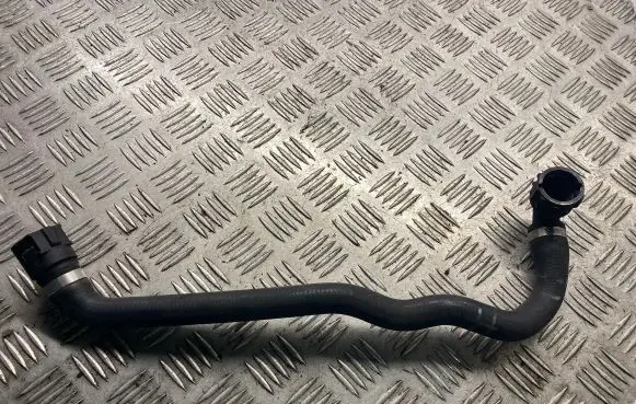 Coolant pipe/hose