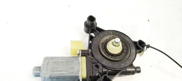 Volkswagen Golf VII Front door window regulator motor 5Q0959801B