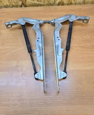 Volvo XC70 Engine bonnet/hood hinges 30649516