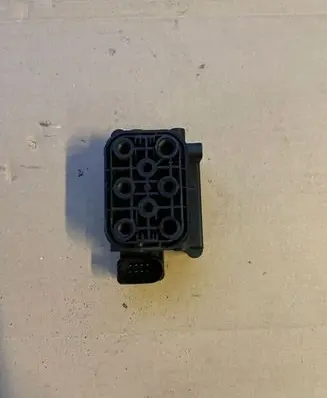 Mercedes-Benz S W222 Air suspension valve block 0993200058
