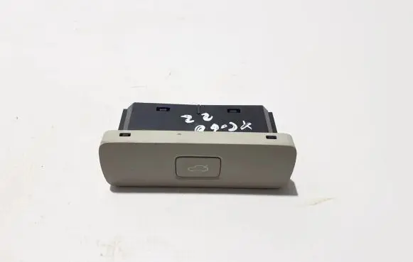 Volvo XC60 Tailgate/boot open switch button 32350332