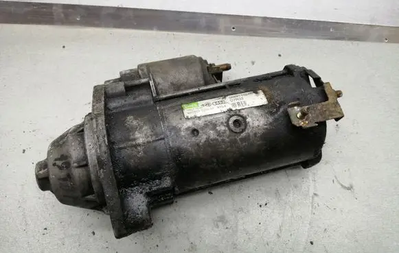 Volkswagen PASSAT B5 Starter motor 068911024E D7R33