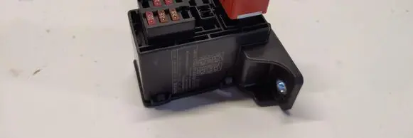 Mazda 2 Relay mounting block 9098702031