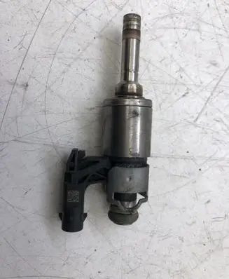 Volkswagen Golf VII Fuel injector 04E906036E