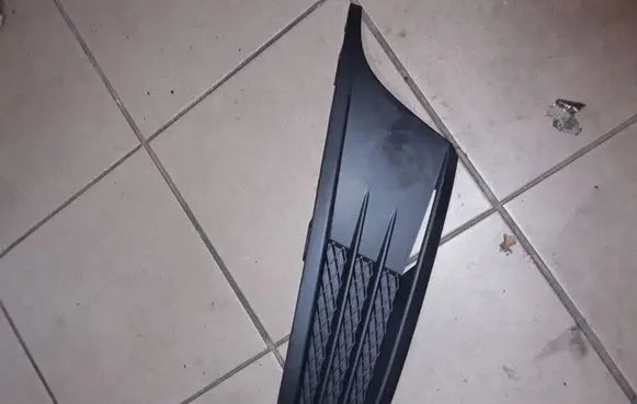 Volkswagen Jetta VI Front bumper lower grill 5C6853665
