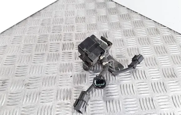 Nissan Almera Fuse module 476051M200