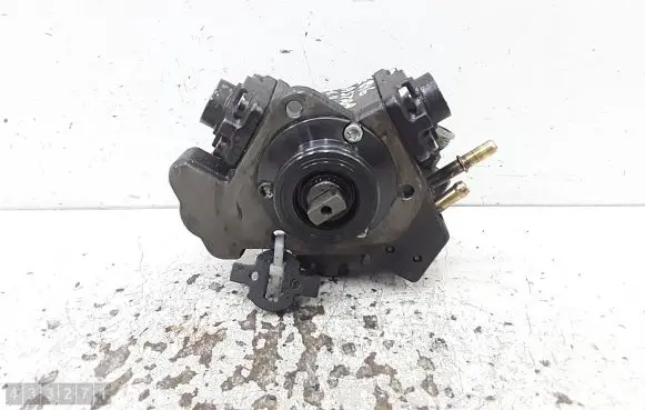 Opel Astra H Fuel injection high pressure pump 0986437051