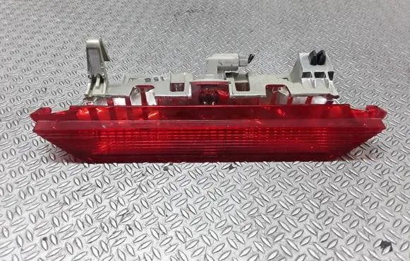 Toyota Yaris Third/center stoplight