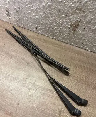 BMW 3 E30 Front wiper blade arm 