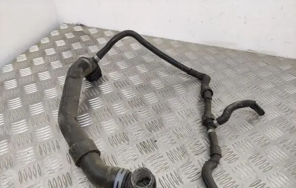 Volkswagen PASSAT B8 Engine coolant pipe/hose 3Q0122101D