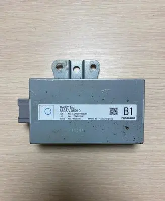 Toyota Avensis T270 Door control unit/module 8598A05010