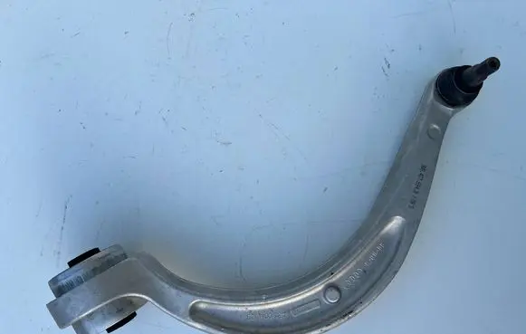 Audi A4 S4 B9 Front lower control arm/wishbone 8W0407696B 8W0407694B