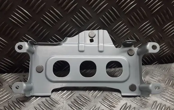 Toyota RAV 4 (XA40) Hybrid/electric vehicle battery bracket NOCODE
